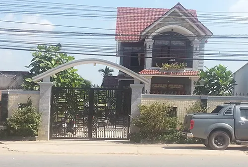 Nổ súng tại nhà bí thư huyện ủy Đức Hòa ảnh 1 Nổ súng tại nhà bí thư huyện ủy Đức Hòa ảnh 1