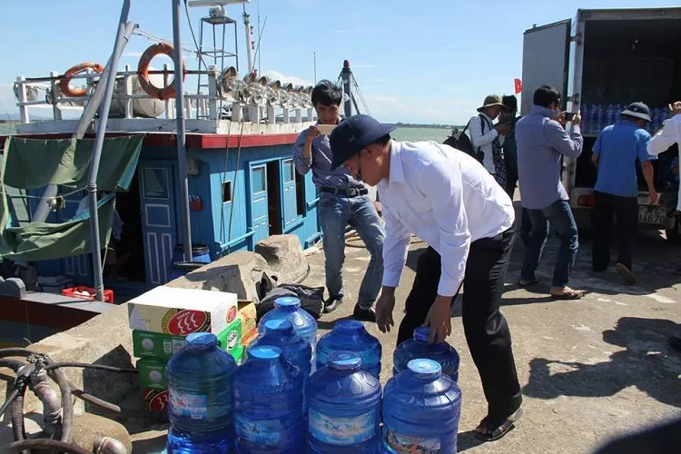 Bắt được tín hiệu SOS vùng biển nghi nơi máy bay Su - 30MK2 rơi ảnh 8