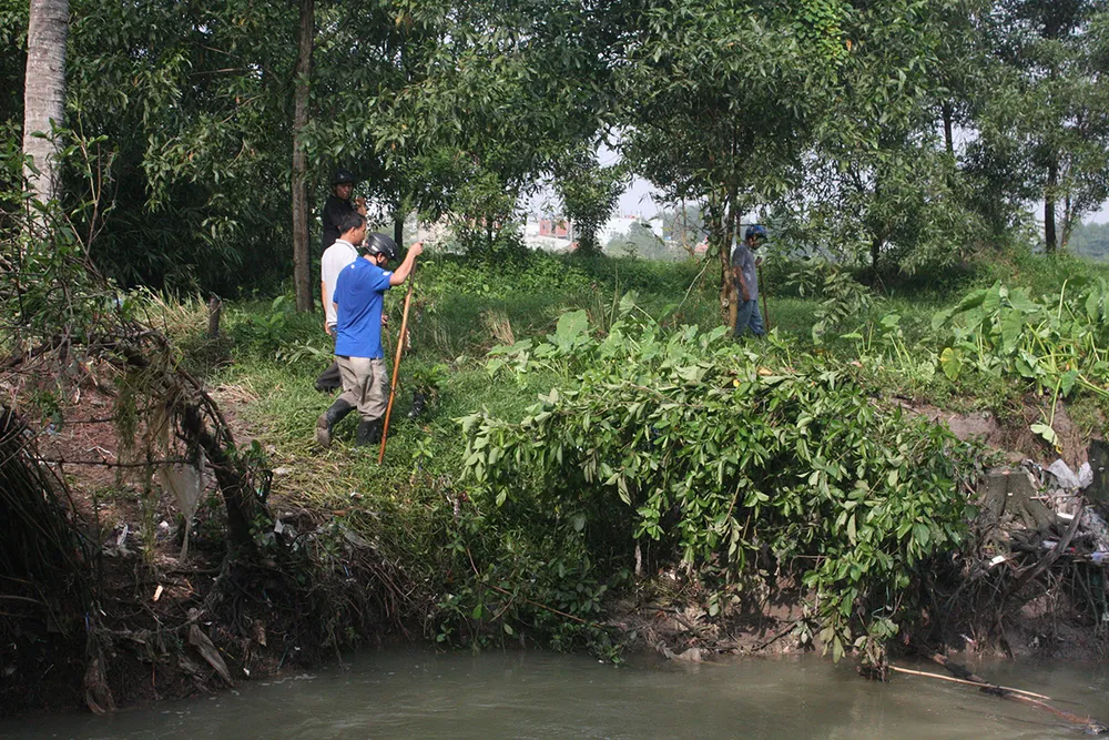 Tìm được thi thể bé trai 8 tuổi bị nước cuốn vào cống ảnh 1