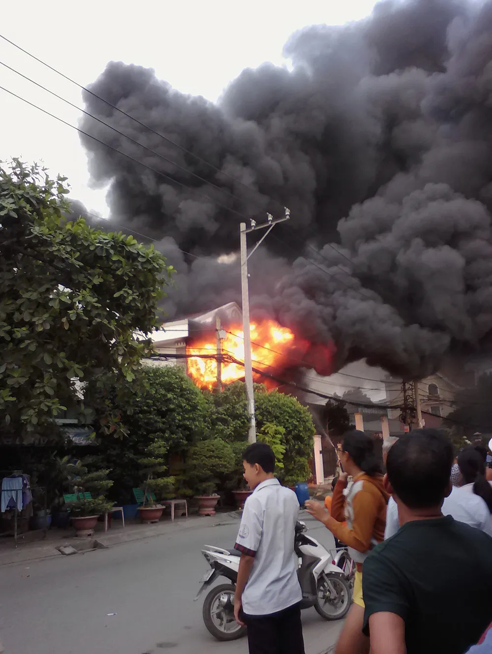 Cháy nhà ở quận 9, ít nhất 2 người tử vong ảnh 1