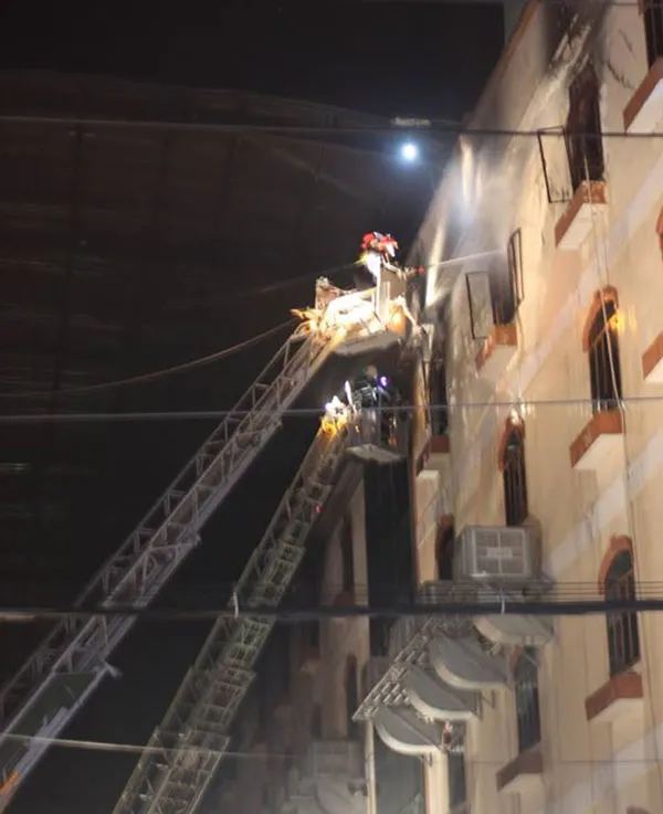 Vụ cháy ở Cần Thơ: Lửa bất ngờ bùng phát trở lại ảnh 4