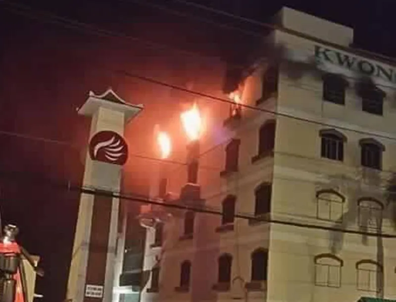 Vụ cháy ở Cần Thơ: Lửa bất ngờ bùng phát trở lại ảnh 2