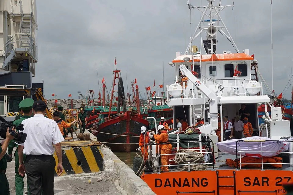 Thợ lặn phát hiện thi thể trong tàu VTP 26 ảnh 2 Thợ lặn phát hiện thi thể trong tàu VTP 26 ảnh 2