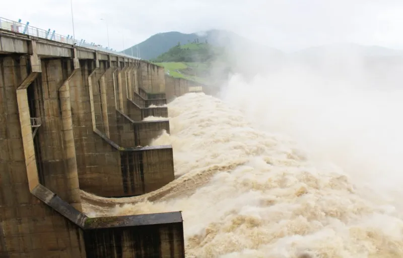 Bão 12 làm 37 người chết, mất tích, hỏng gần 24.000 nhà ảnh 1 Bão 12 làm 37 người chết, mất tích, hỏng gần 24.000 nhà ảnh 1