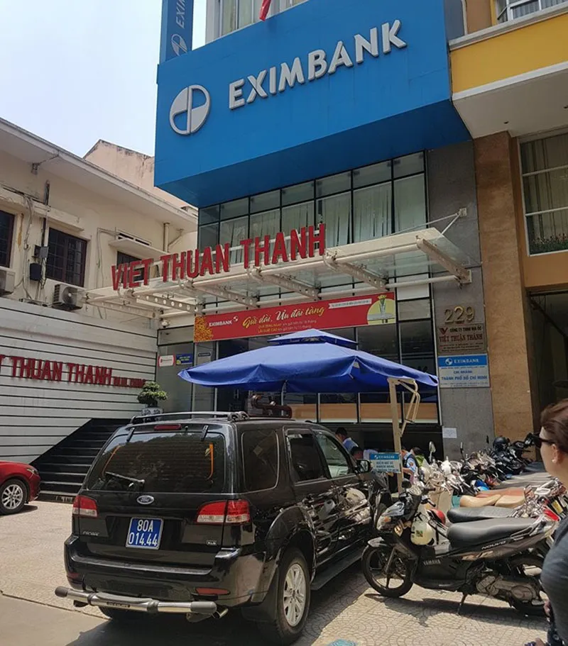 2 người của Eximbank Chi nhánh TP.HCM bị bắt ảnh 2