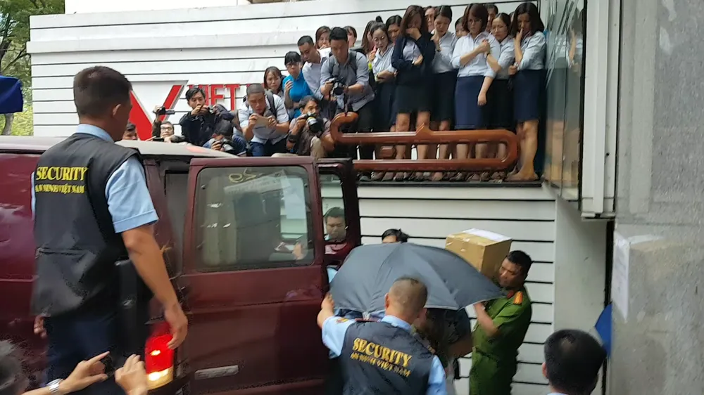 2 người của Eximbank Chi nhánh TP.HCM bị bắt ảnh 4