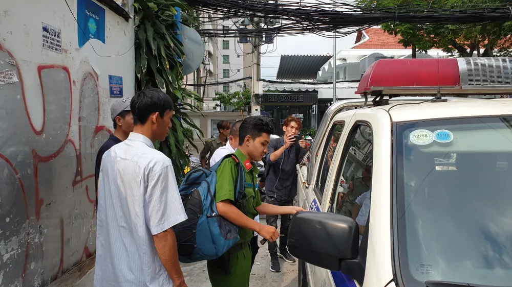 Khám xét ngôi nhà liên quan đến phó chánh án quận 4 ảnh 3 Khám xét ngôi nhà liên quan đến phó chánh án quận 4 ảnh 3