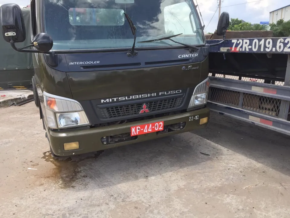 Bình Dương: Ô tô đầu kéo tông vào xe biển đỏ chở dân quân ảnh 3 Bình Dương: Ô tô đầu kéo tông vào xe biển đỏ chở dân quân ảnh 3