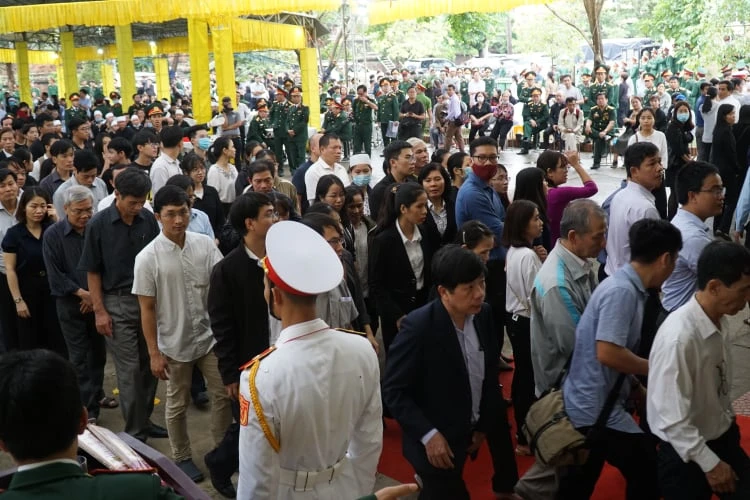 Lãnh đạo Chính phủ, Quân đội... đến viếng 13 liệt sĩ hi sinh ảnh 3