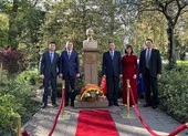 Chuyên cơ chở Thủ tướng và đoàn công tác đã về đến Việt Nam ảnh 2 Bộ trưởng Tô Lâm đặt vòng hoa tưởng niệm Chủ tịch Hồ Chí Minh tại Pháp