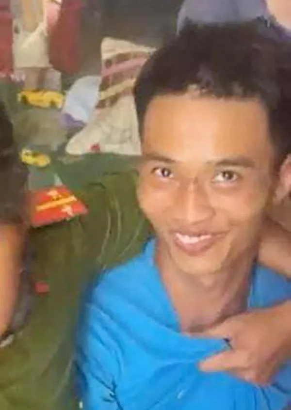 Công an đang áp giải Triệu Quân Sự về công an Công an đang áp giải Triệu Quân Sự về công an