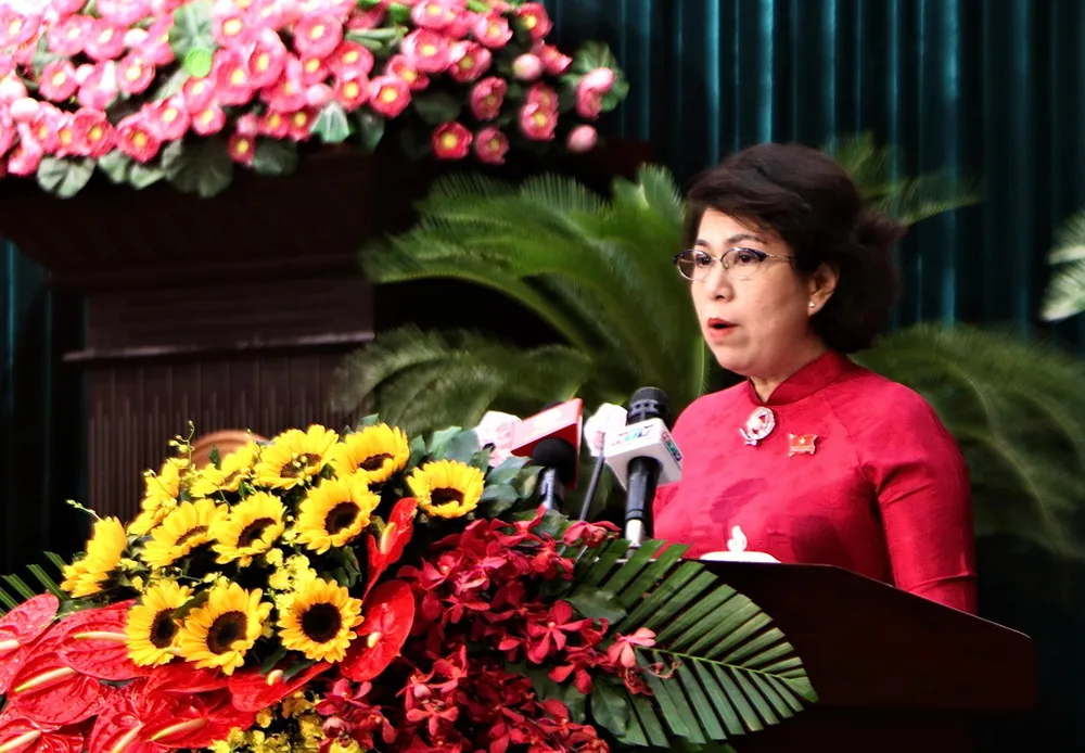 Chủ tịch Uỷ ban MTTQ Việt Nam TP.HCM Tô Thị Bích Châu báo cáo ý kiến cử tri tại kỳ họp. Ảnh: HUỲNH THƠ