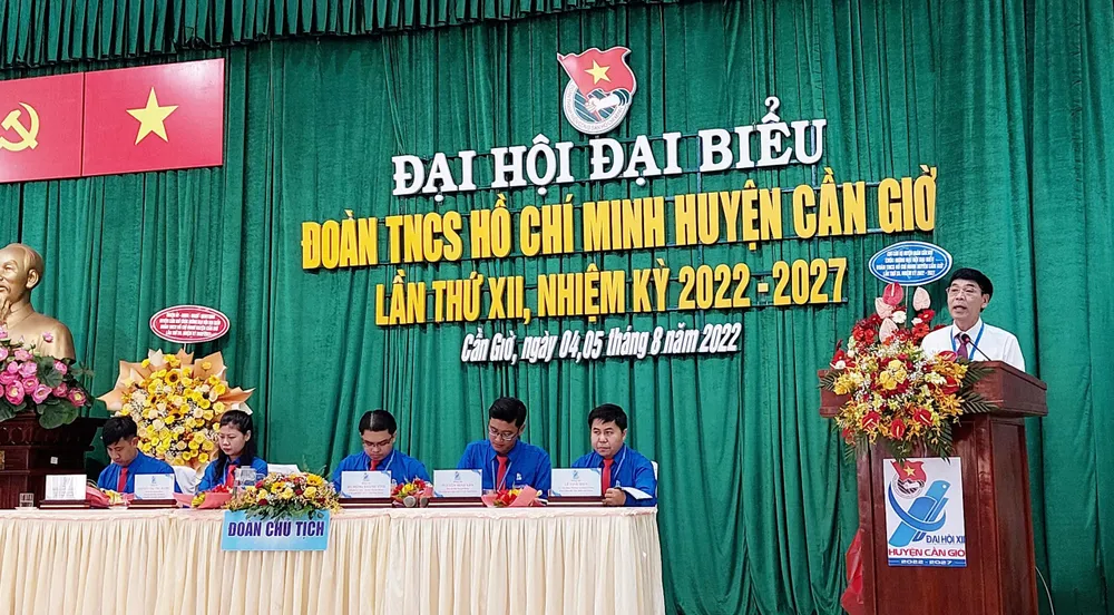 Ông Lê Minh Dũng, Bí thư huyện ủy, Chủ tịch HĐND huyện Cần Giờ phát biểu tại đại hội. Ảnh: THÚY NHI