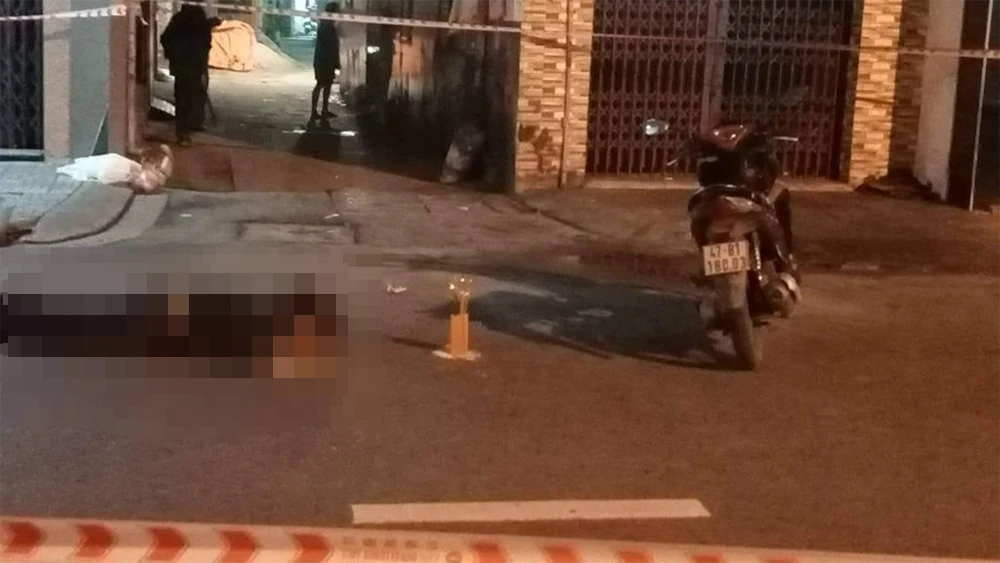 Nam thanh niên bị đâm gục, tử vong trên đường Phạm Ngũ Lão. Ảnh: HT