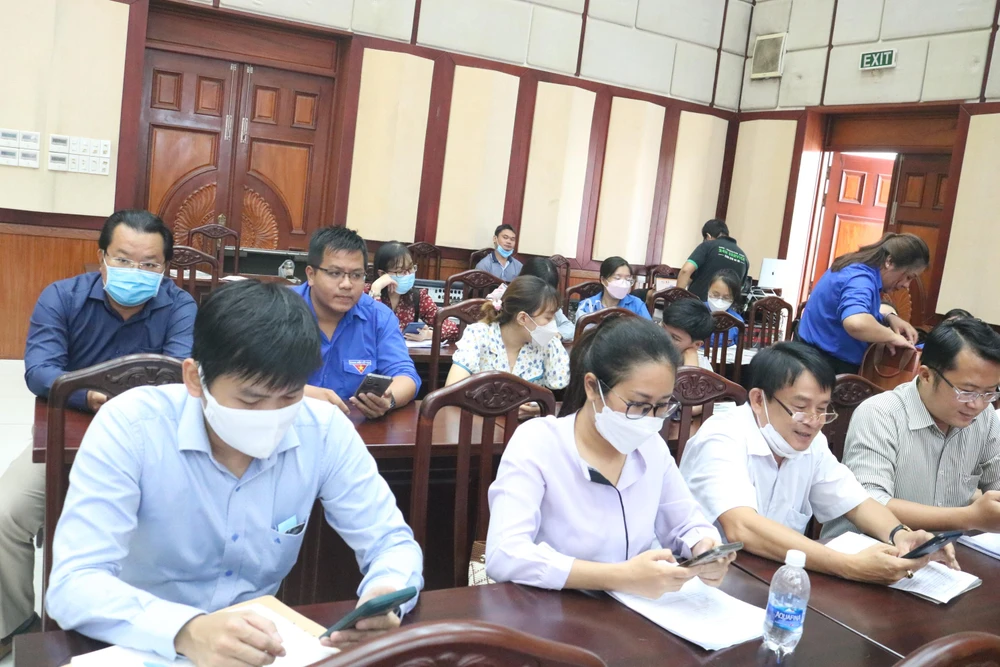 Các thí sinh tham gia vòng loại của hội thi bằng hình thức trực tuyến. Ảnh: THÚY NHI Các thí sinh tham gia vòng loại của hội thi bằng hình thức trực tuyến. Ảnh: THÚY NHI