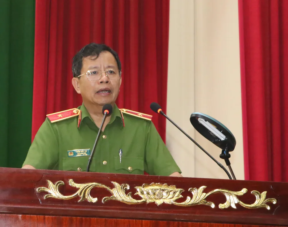 Thiếu tướng Trần Đức Tài, Phó Bí thư Đảng ủy, Phó Giám đốc Công an TP.HCM, phát biểu tại buổi lễ. Ảnh: THÚY NHI