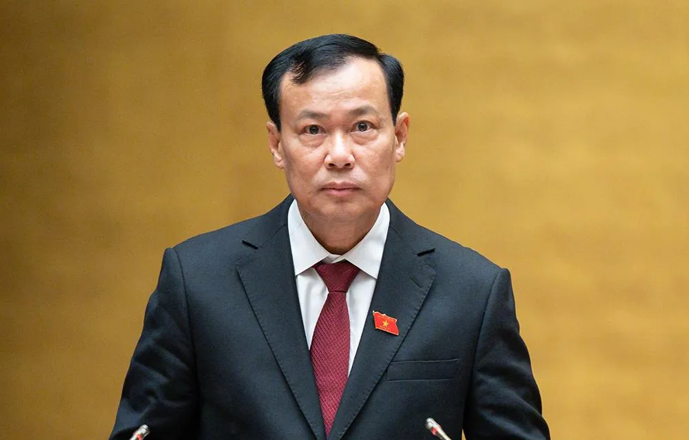 Chủ nhiệm Ủy ban Quốc phòng và An ninh của Quốc hội Lê Tấn Tới trình bày Báo cáo thẩm tra dự án Luật Phòng thủ dân sự