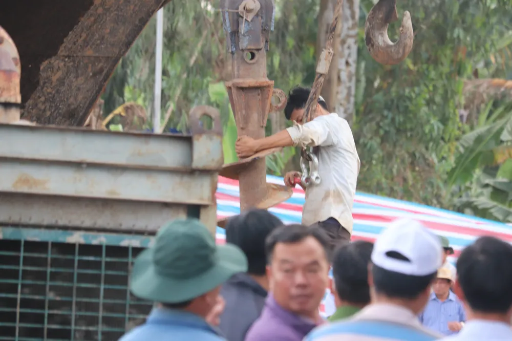 Đồng tháp huy động thêm máy khoan để cứu hộ Đồng tháp huy động thêm máy khoan để cứu hộ