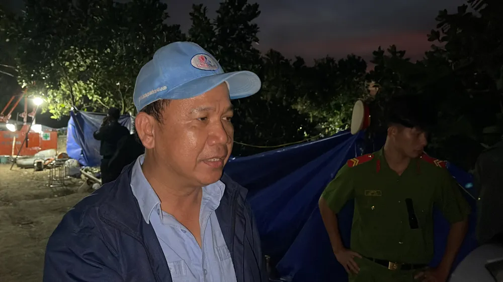 Dự kiến đêm nay sẽ hoàn tất giải cứu bé rơi vào ống trụ bê tông sâu 35 m ảnh 66 Dự kiến đêm nay sẽ hoàn tất giải cứu bé rơi vào ống trụ bê tông sâu 35 m ảnh 66