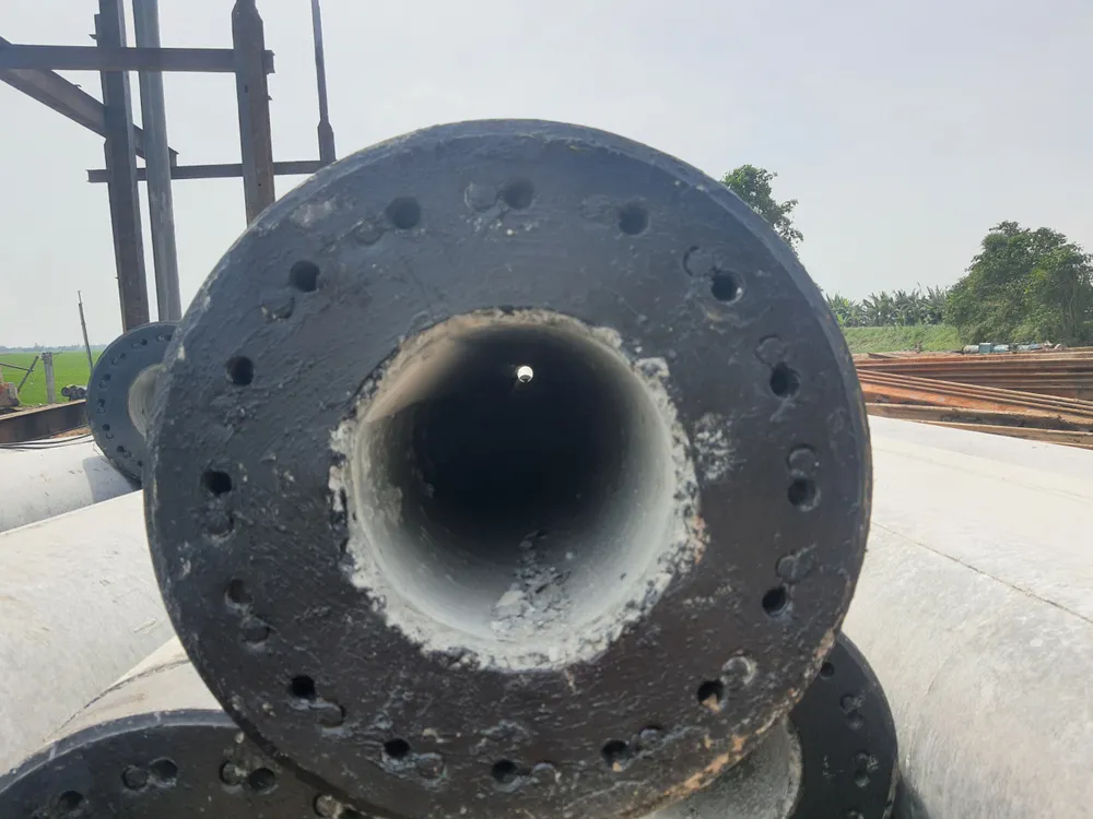 Trụ bê tông rỗng ruột, đường kính 25 cm Trụ bê tông rỗng ruột, đường kính 25 cm