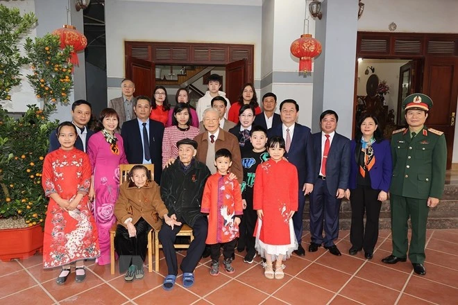 Ông Nguyễn Trung Lưu là cán bộ tiền khởi nghĩa, thương binh, Huy hiệu 75 năm tuổi Đảng. (Ảnh: Trí Dũng/TTXVN) Ông Nguyễn Trung Lưu là cán bộ tiền khởi nghĩa, thương binh, Huy hiệu 75 năm tuổi Đảng. (Ảnh: Trí Dũng/TTXVN)