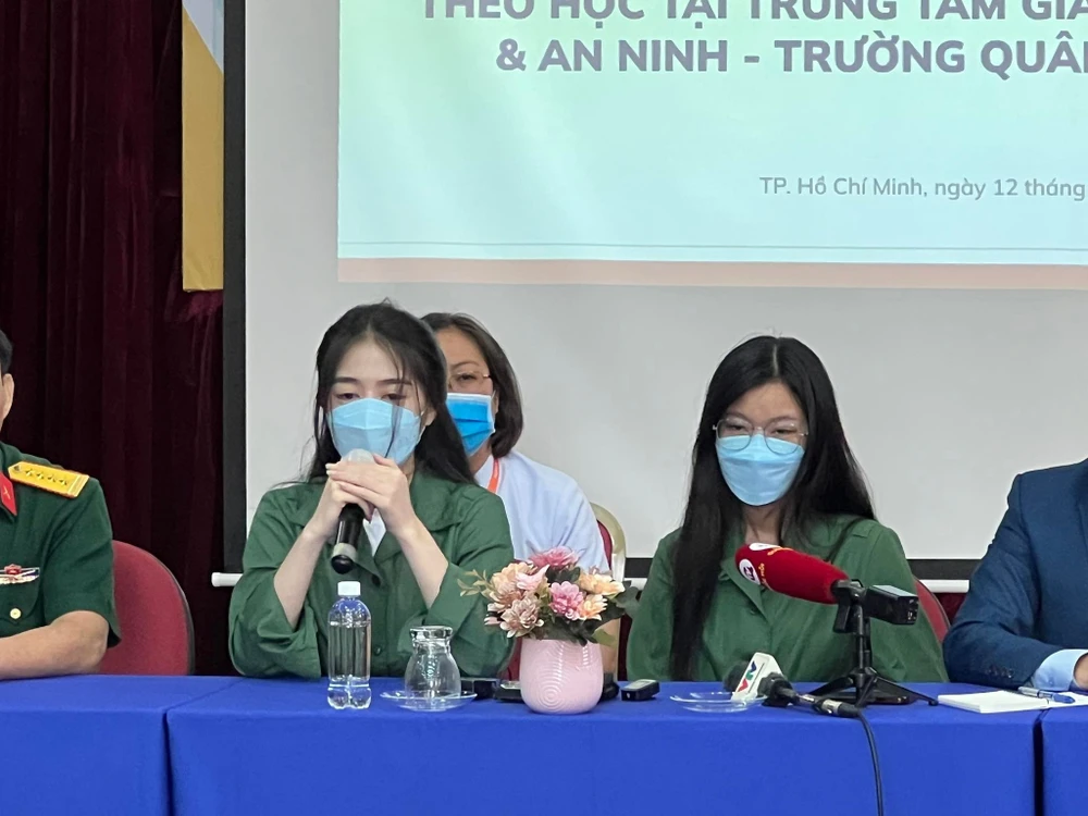 Nữ sinh viên quay clip kể lại sự việc Nữ sinh viên quay clip kể lại sự việc