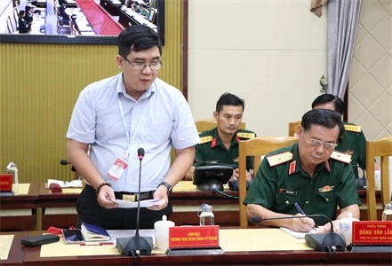 Đại diện Ban chỉ đạo 35 phát biểu tại cuộc họp với Trung tướng Trần Hoài Trung.