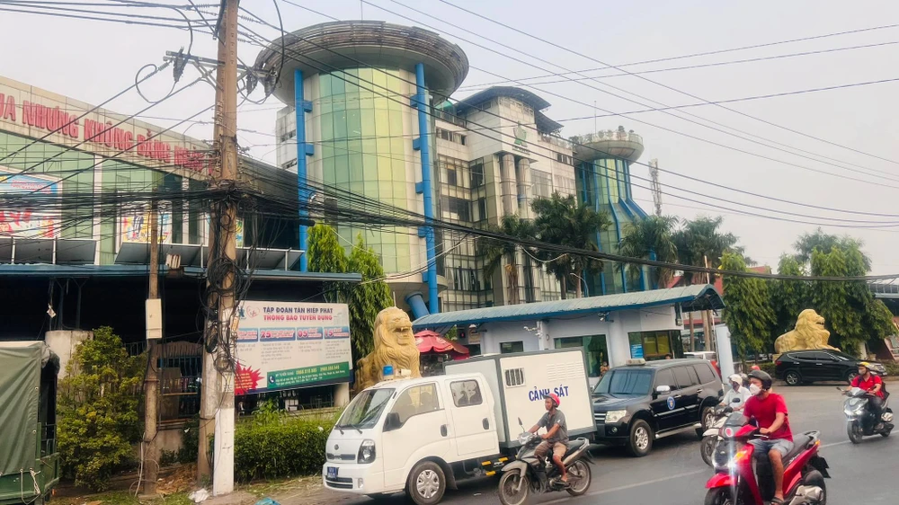 Công an có mặt tại trụ sở công ty Tân Hiệp Phát