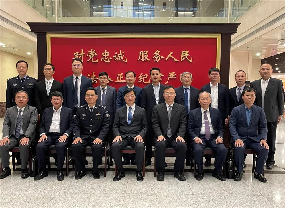 Đoàn công tác thăm, làm việc tại Công an tỉnh Chiết Giang