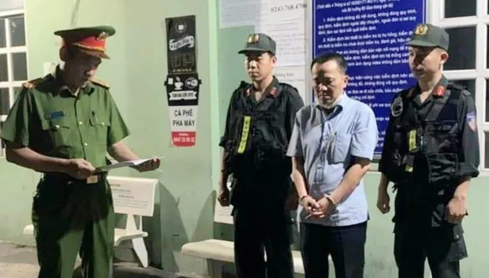 Giám đốc Trung tâm Đăng kiểm xe cơ giới 60.01S nghe lệnh bắt Giám đốc Trung tâm Đăng kiểm xe cơ giới 60.01S nghe lệnh bắt