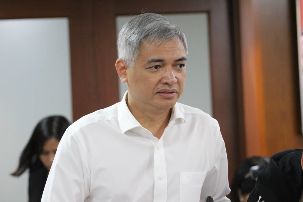 Giám đốc Sở Tài chính Lê Duy Minh thông tin tại họp báo. Ảnh: BẢO PHƯƠNG