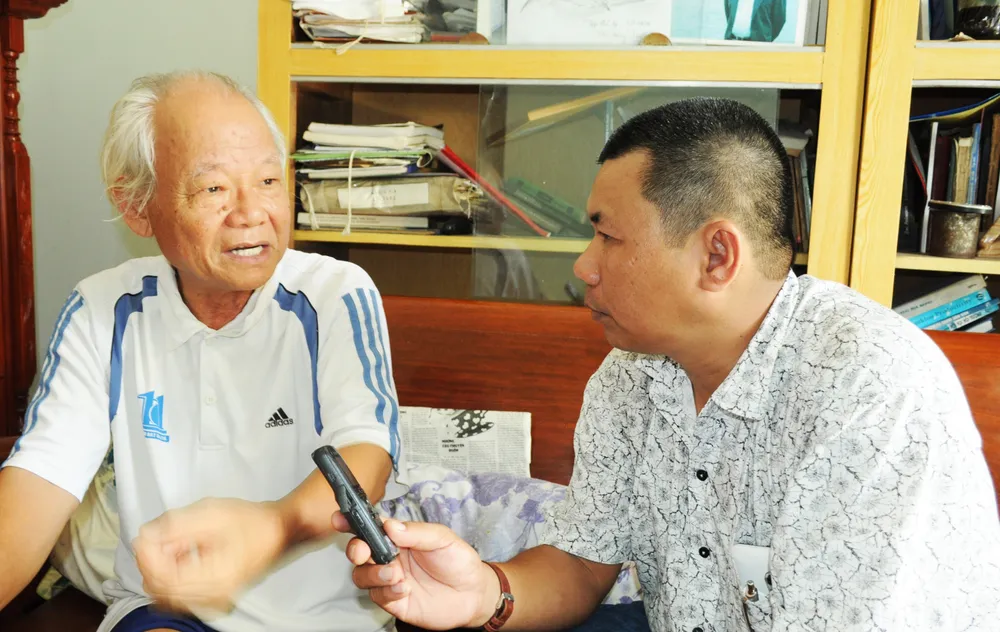 Nhà báo Tấn Lộc phỏng vấn Tiến sĩ Nguyễn Tác An về bảo vệ môi trường, sinh thái biển Nha Trang.