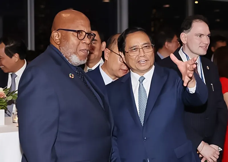 Thủ tướng Phạm Minh Chính với Chủ tịch Đại Hội đồng Liên hợp quốc khóa 78 Dennis Francis dự chiêu đãi kỷ niệm 78 năm Quốc khánh và 46 năm Việt Nam gia nhập Liên hợp quốc. (Ảnh: Dương Giang/TTXVN) thu_tuong_tai_my2.jpg