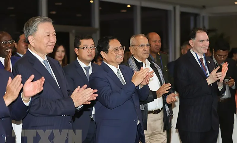 Thủ tướng Phạm Minh Chính và các đại biểu dự chiêu đãi kỷ niệm 78 năm Quốc khánh và 46 năm Việt Nam gia nhập Liên hợp quốc. (Ảnh: Dương Giang/TTXVN) thu_tuong_tai_my3.jpg