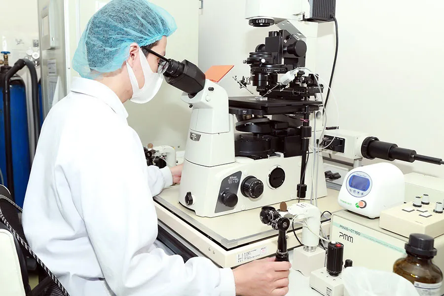 Hoạt động nghiên cứu khoa học tại ĐH Quốc gia TP.HCM,. Ảnh: THANH THÙY TP.HCM cần làm gì để thu hút người tài