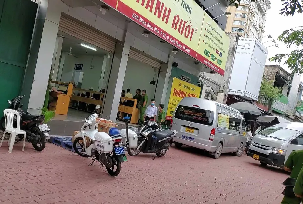 Công an thực hiệm kiểm tra trụ sở văn phòng Công ty Thành Bưởi ở số 630, Điện Biên Phủ, phường 22, quận Bình Thạnh thanh-buoi-binh-thanh2.jpg