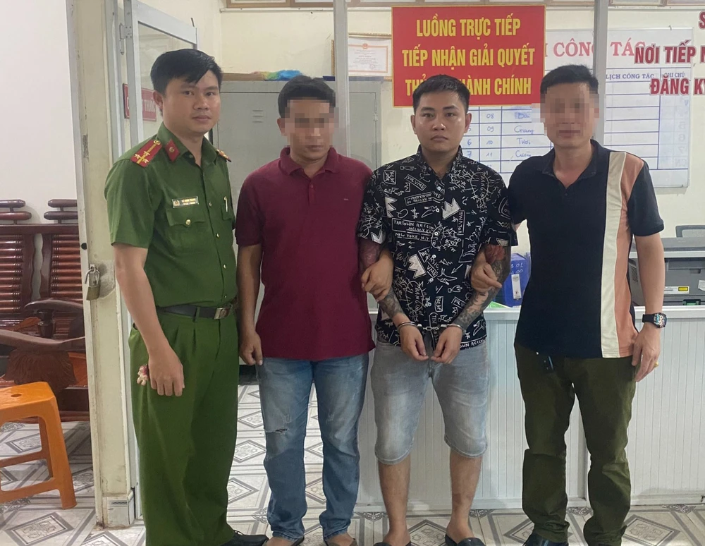 Hiền bị công an huyện Đạ Huoai bắt giữ. Ảnh: VT trinh-sat-don-long-bat-bi-can-truy-na.jpg