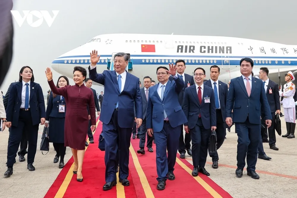 Thủ tướng Phạm Minh Chính đón Tổng Bí thư, Chủ tịch Trung Quốc Tập Cận Bình và Phu nhân tại sân bay Nội Bài. Ảnh: VOV ong-tap-can-binh-tai-san-bay-noi-bai.png