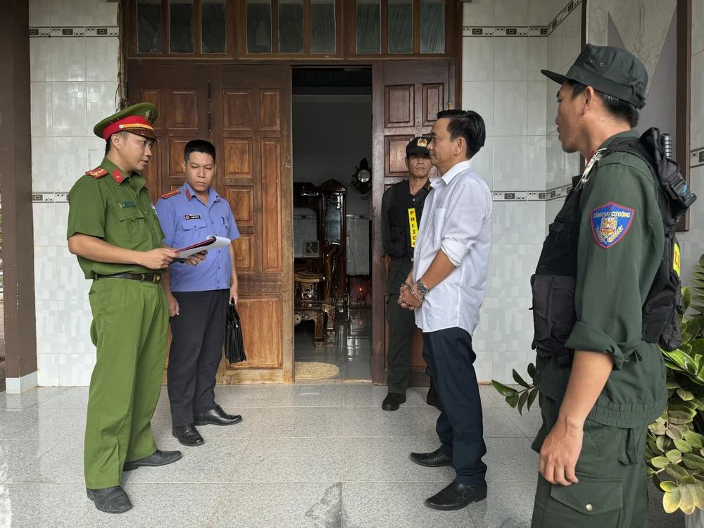 Nguyễn Ngọc Châu, Phó Giám đốc Trung tâm phát triển quỹ đất huyện Hàm Tân, nguyên Chủ tịch UBND xã Sơn Mỹ bị bắt chay 14-nguoi-chet-ha-noi.jpg