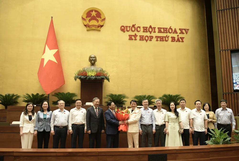 Thủ tướng Phạm Minh Chính tặng hoa chúc mừng tân Bộ trưởng Bộ Công an Lương Tam Quang bo-truong-cong-an-luong-tam-quang.jpg