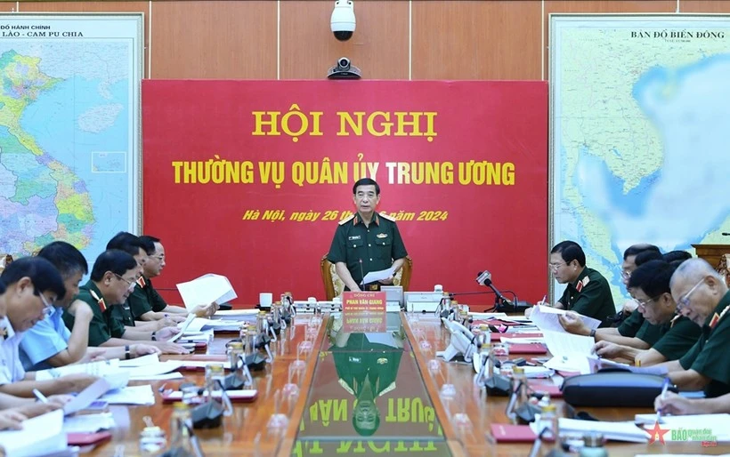 Đại tướng Phan Văn Giang phát biểu chỉ đạo tại hội nghị. (Nguồn: báo Quân đội Nhân dân) dai-tuong-phan-van-giang-tai-hn-quan-uy-tw-8643.jpg