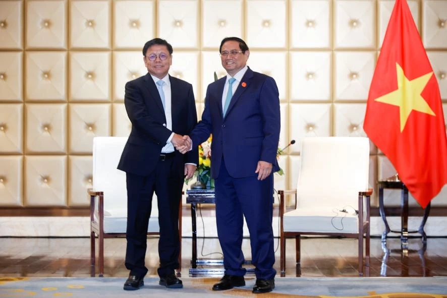 Thủ tướng Phạm Minh Chính tiếp ông Lâu Tề Lương, Chủ tịch Hội đồng quản trị, Tổng Giám đốc Tập đoàn Thông tin tín hiệu đường sắt Trung Quốc (CRSC) - Ảnh: VGP/Nhật Bắc img5948-17193119481091192978304.jpg