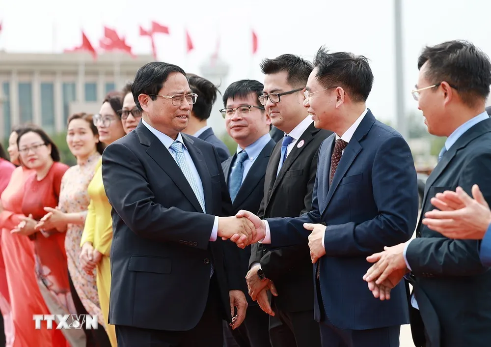 Lễ tiễn Thủ tướng Phạm Minh Chính tại Sân bay quốc tế Bắc Kinh. (Ảnh: Dương Giang/TTXVN) ttxvn-2706thutuongwef1-8735.jpg