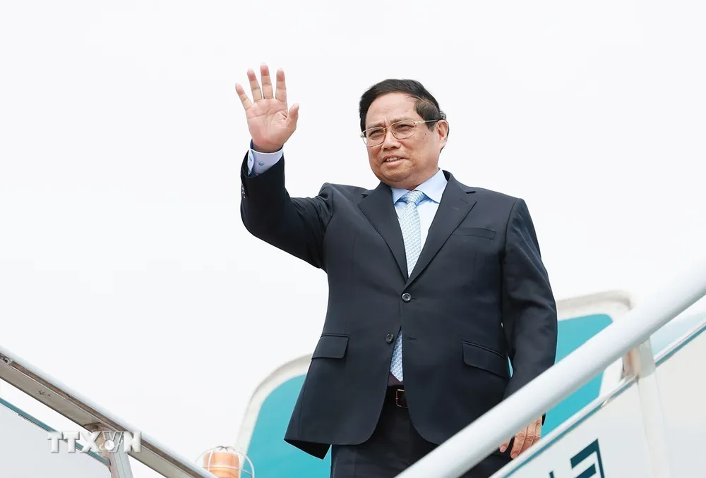 Thủ tướng Phạm Minh Chính lên đường về nước, kết thúc chuyến tham dự Diễn đàn Kinh tế thế giới và làm việc tại Trung Quốc. (Ảnh: Dương Giang/TTXVN) ttxvn-2706thutuongwef3-6158.jpg