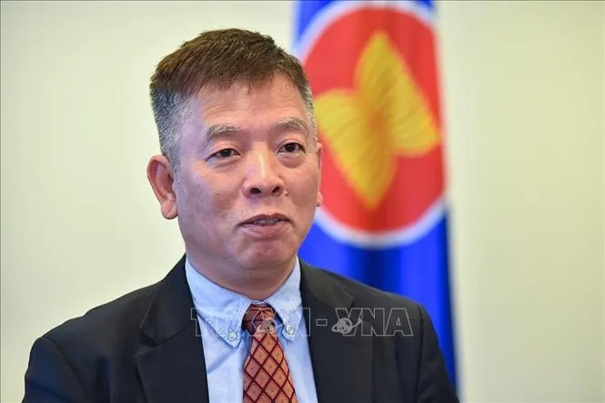 Đại sứ Việt Nam tại Hàn Quốc Vũ Hồ dai-su-vu-ho.jpg