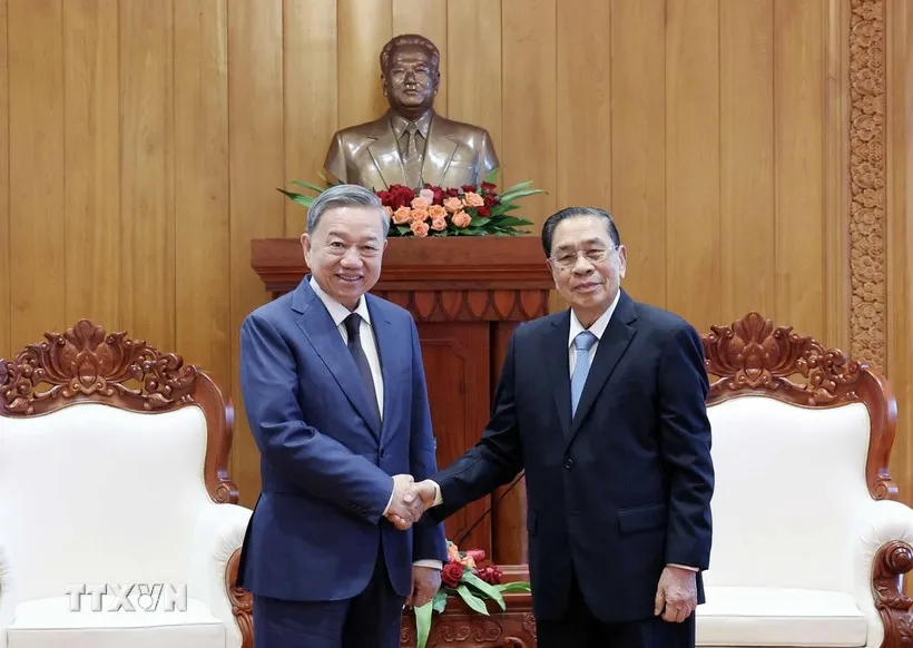 Chủ tịch nước Tô Lâm gặp nguyên Tổng Bí thư, Chủ tịch nước Lào Choummaly Sayasone. (Ảnh: Nhan Sáng/TTXVN) Chủ tịch nước Tô Lâm thăm các nguyên lãnh đạo cấp cao Lào