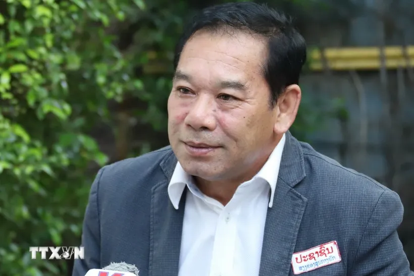 Phó Trưởng ban Tuyên huấn Trung ương Đảng Nhân dân Cách mạng Lào, Tổng Biên tập báo Pasaxon Vanxay Tavinyan trả lời phỏng vấn phóng viên TTXVN tại Vientiane. (Ảnh: Đỗ Bá Thành/TTXVN) Ông Vanxay Tavinyan: Chuyến thăm của Chủ tịch nước Tô Lâm củng cố quan hệ đặc biệt Lào-Việt Nam