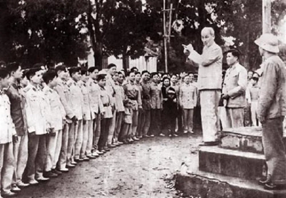 Chủ tịch Hồ Chí Minh đến thăm và huấn thị cho cán bộ, chiến sĩ Công an nhân dân tháng 02/1961 (Ảnh tư liệu). 50-nam-luc-luong-cong-an-nhan-dan-thuc-hien-di-chuc-thieng-lieng-cua-bac-2.jpg