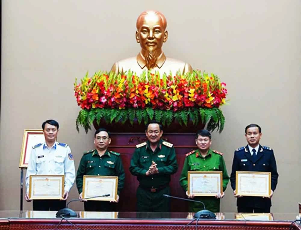 Thư khen 4 đơn vị phá đường dây ma túy xuyên quốc gia