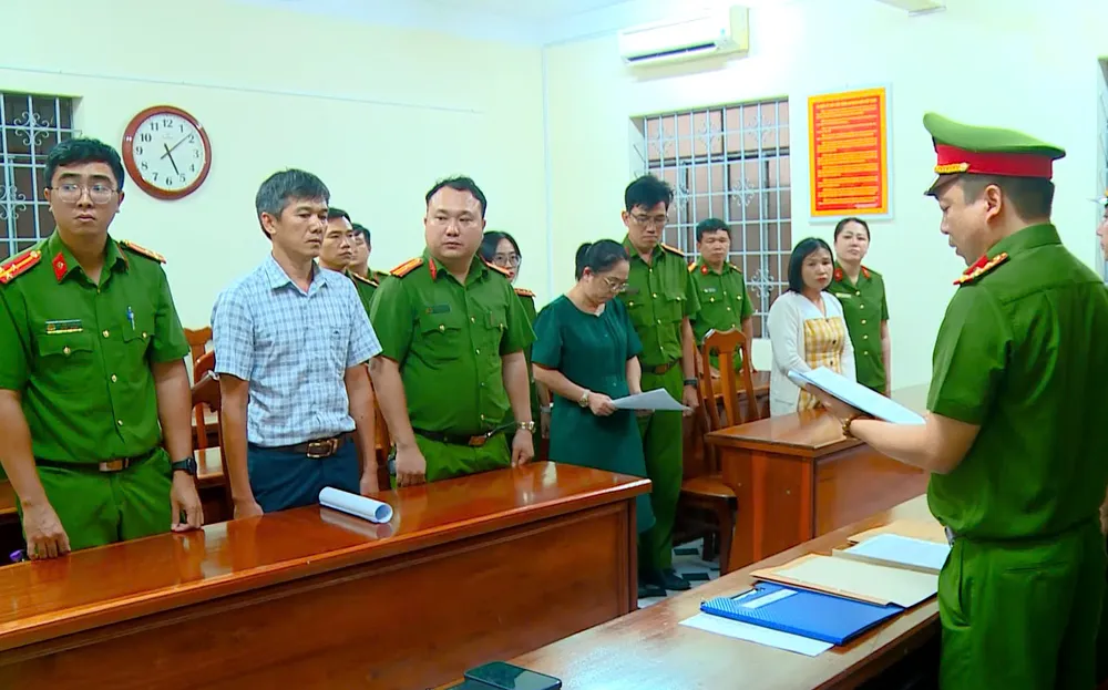 Giám đốc công ty Dũng Lợi và 2 người ở Ban Quản lý dịch vụ công ích TP Nha Trang bị bắt